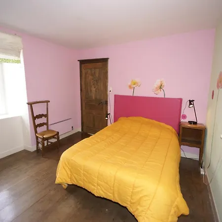 Vakantiehuis In Near Lot River Saint-Geniez-dʼOlt