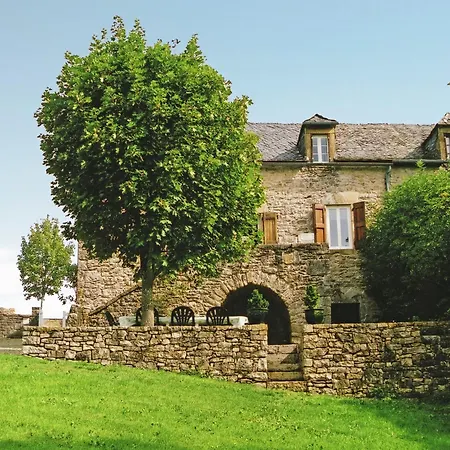 Vakantiehuis In Near Lot River Saint-Geniez-dʼOlt