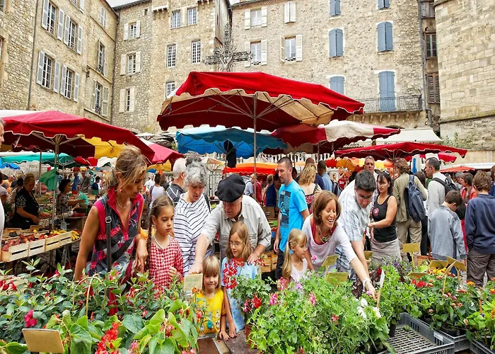 In Near Lot River بيت للعطل