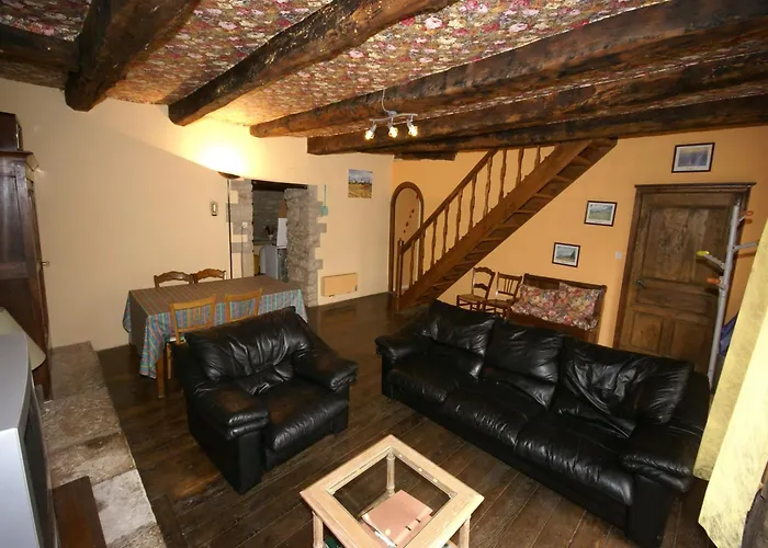 In Near Lot River بيت للعطل Saint-Geniez-dʼOlt