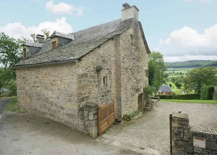 In Near Lot River بيت للعطل